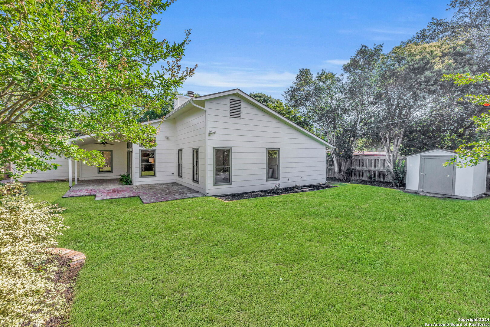 410 Woodcrest Dr