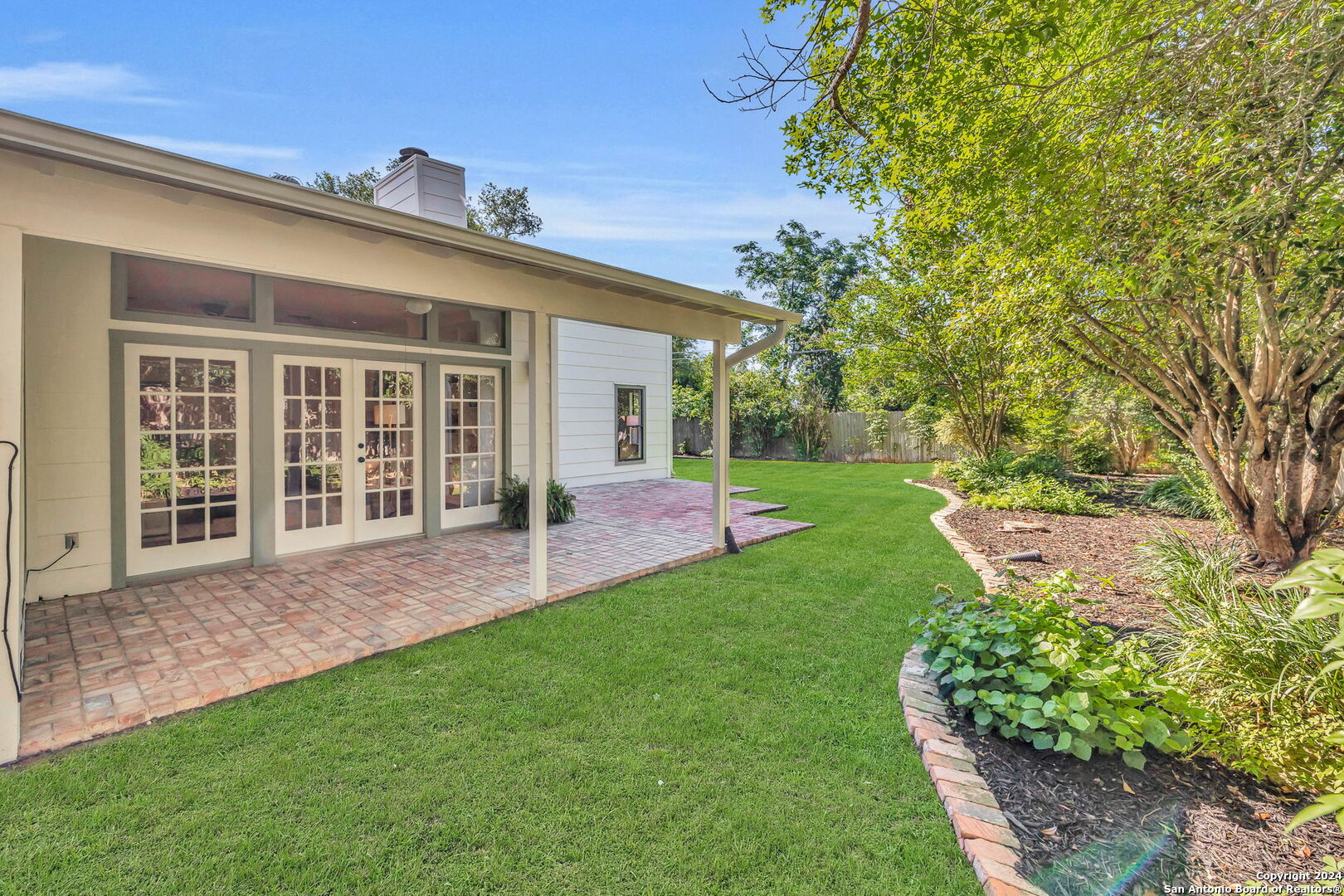 410 Woodcrest Dr