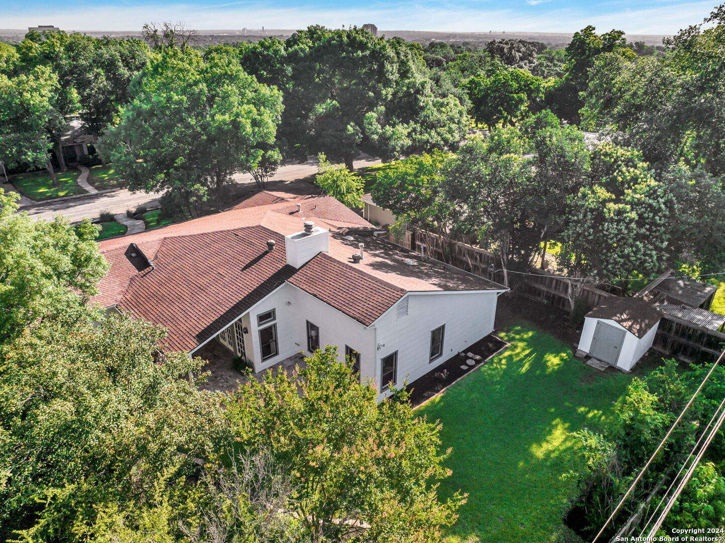 410 Woodcrest Dr
