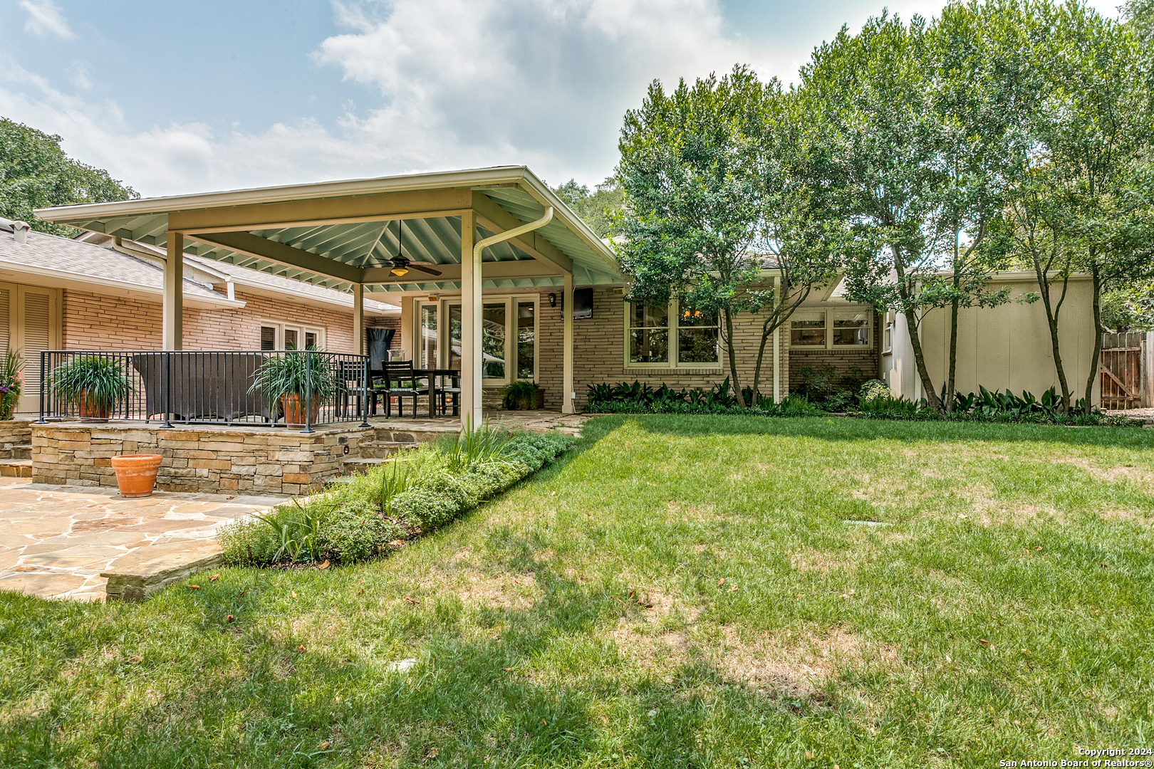 155 Hillview
