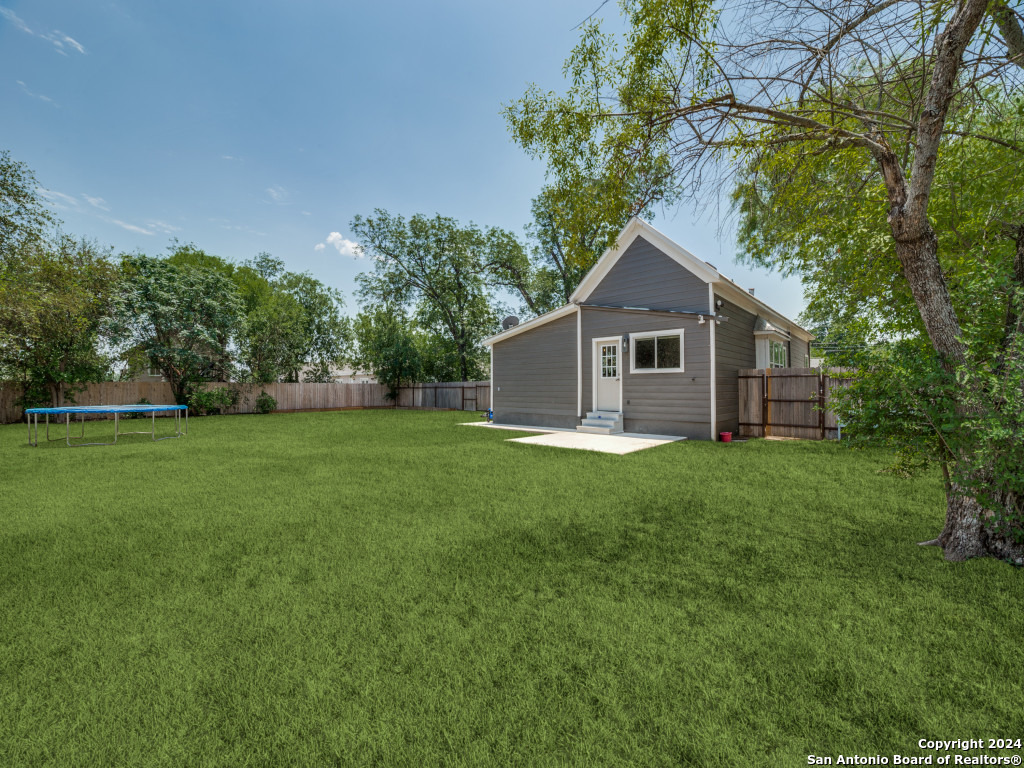 1106 N HIGH ST