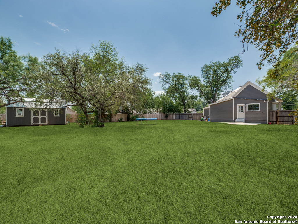 1106 N HIGH ST