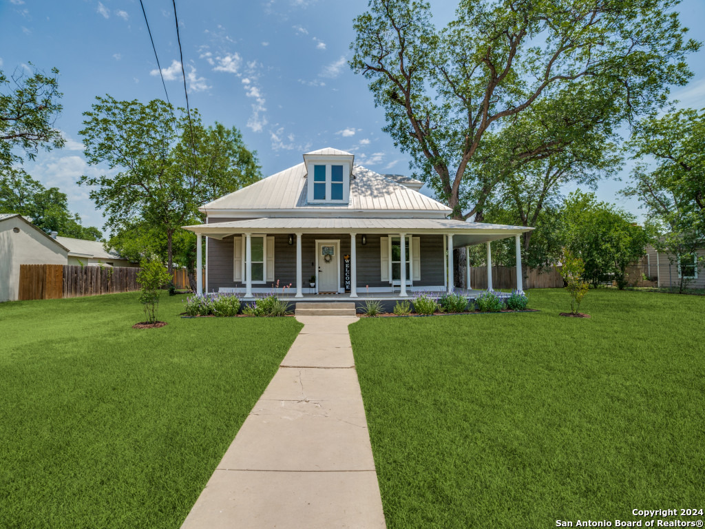 1106 N HIGH ST