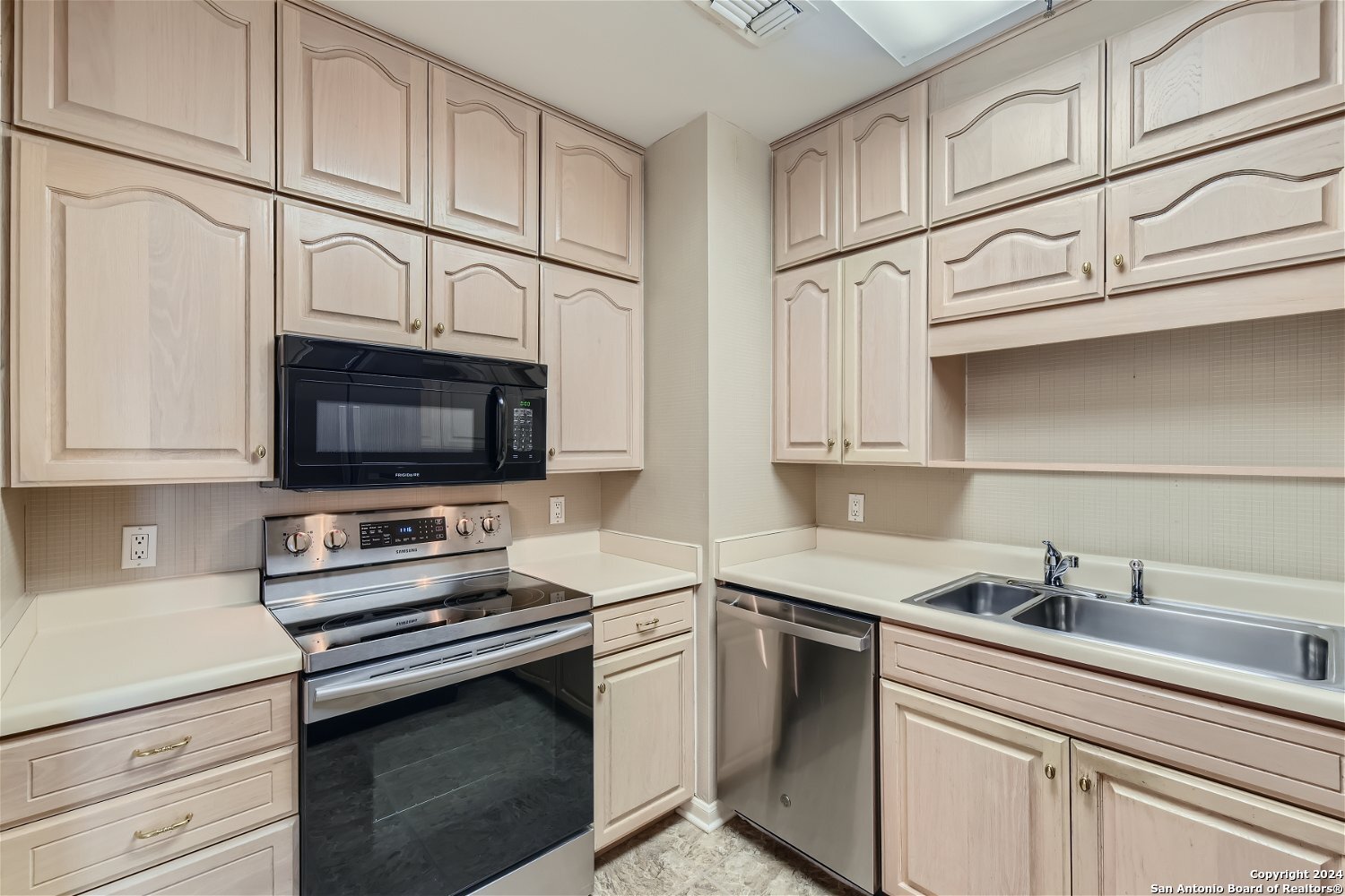 1 Towers Park Ln 410