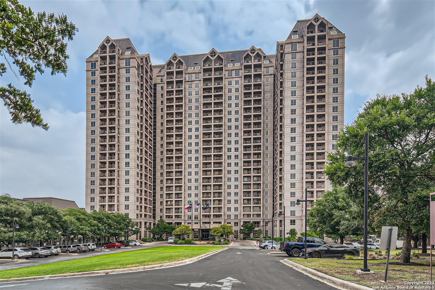 1 Towers Park Ln 410