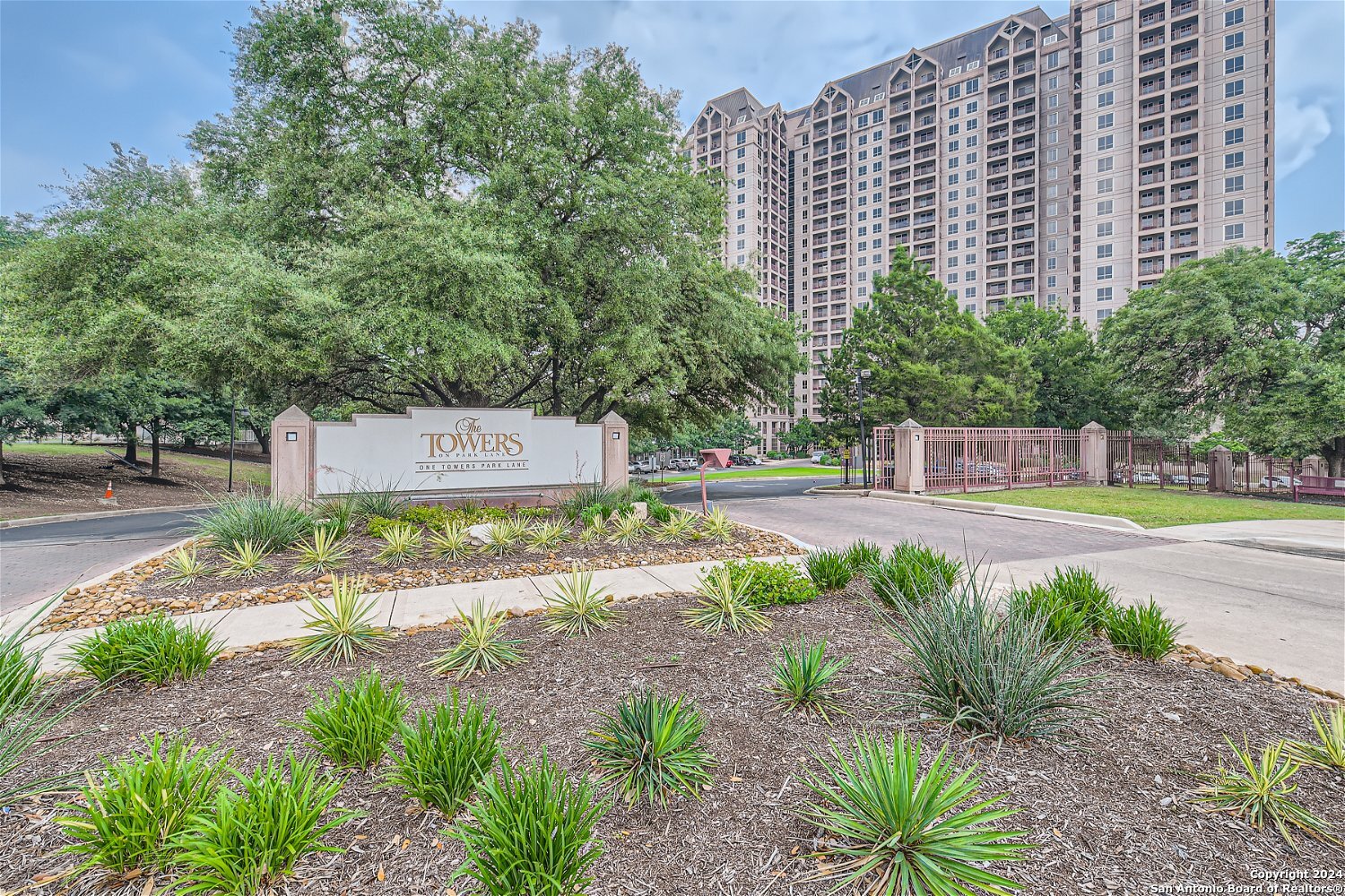 1 Towers Park Ln 410