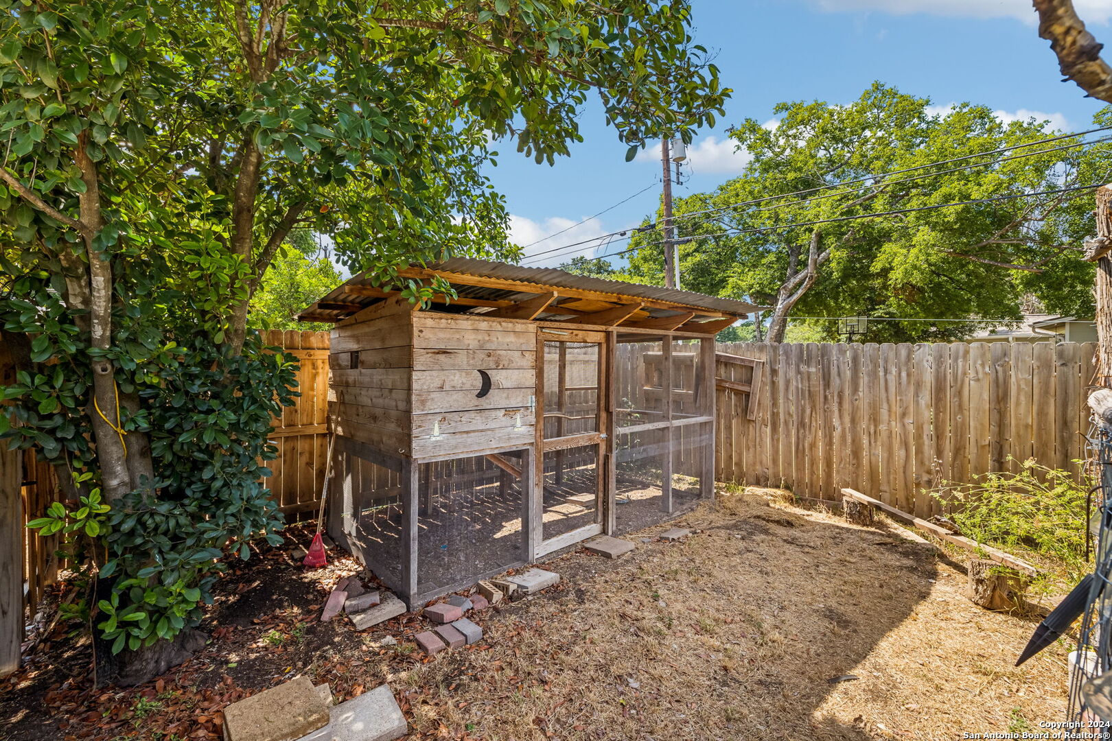 303 BREES BLVD