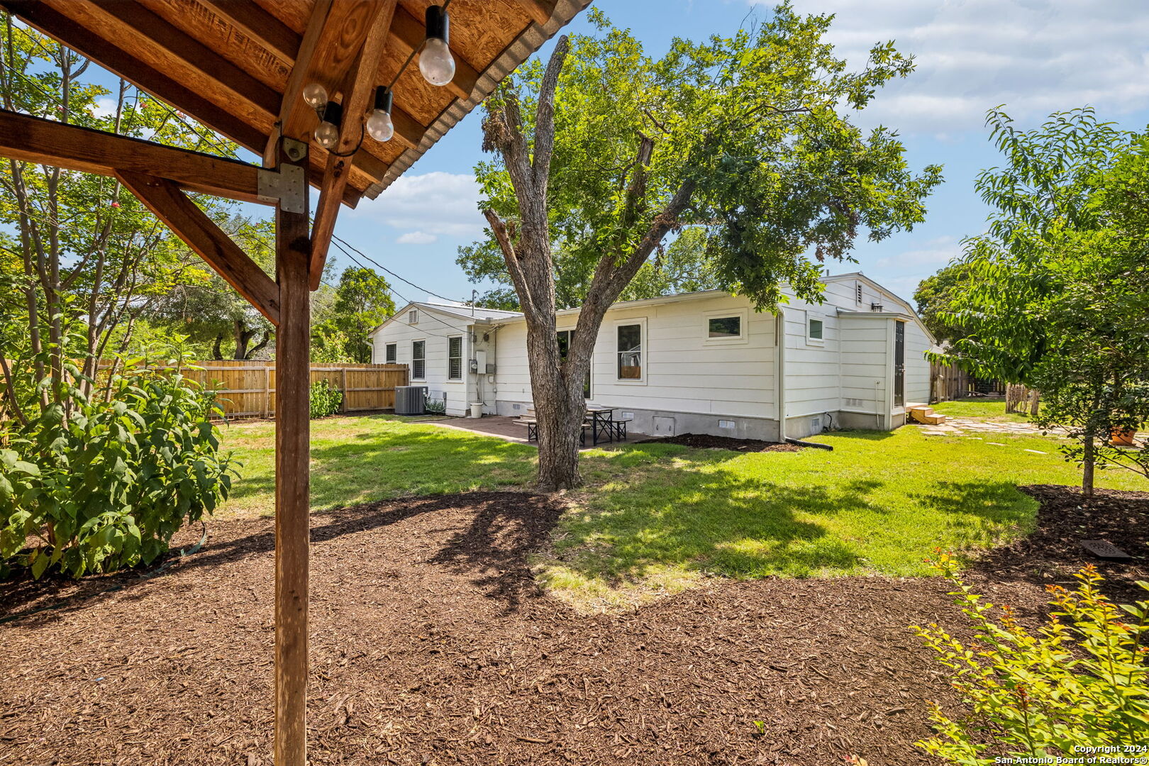 303 BREES BLVD