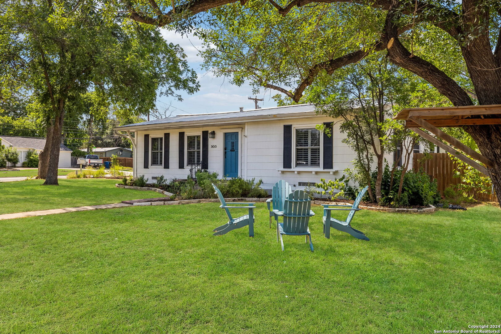 303 BREES BLVD