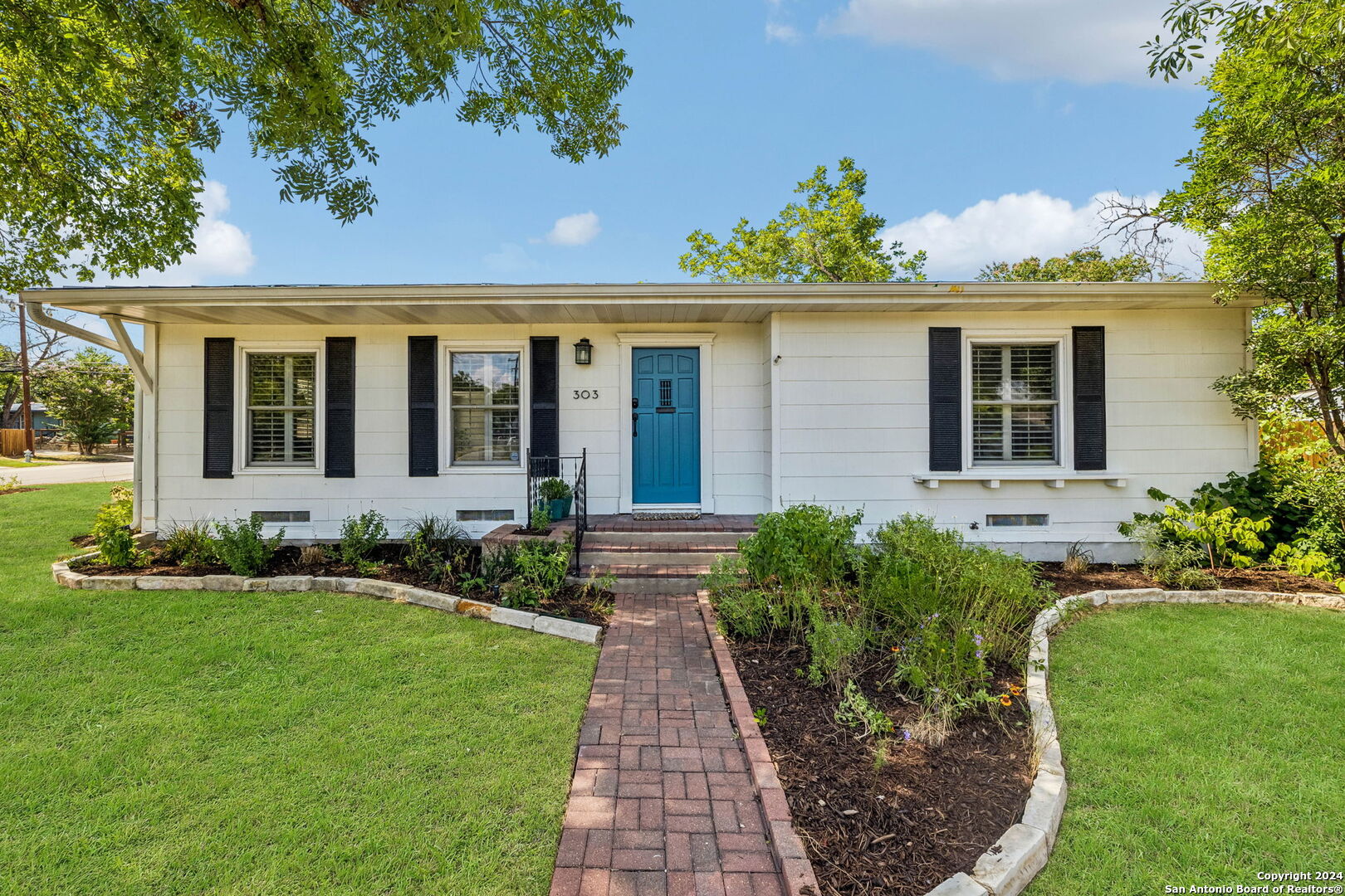 303 BREES BLVD