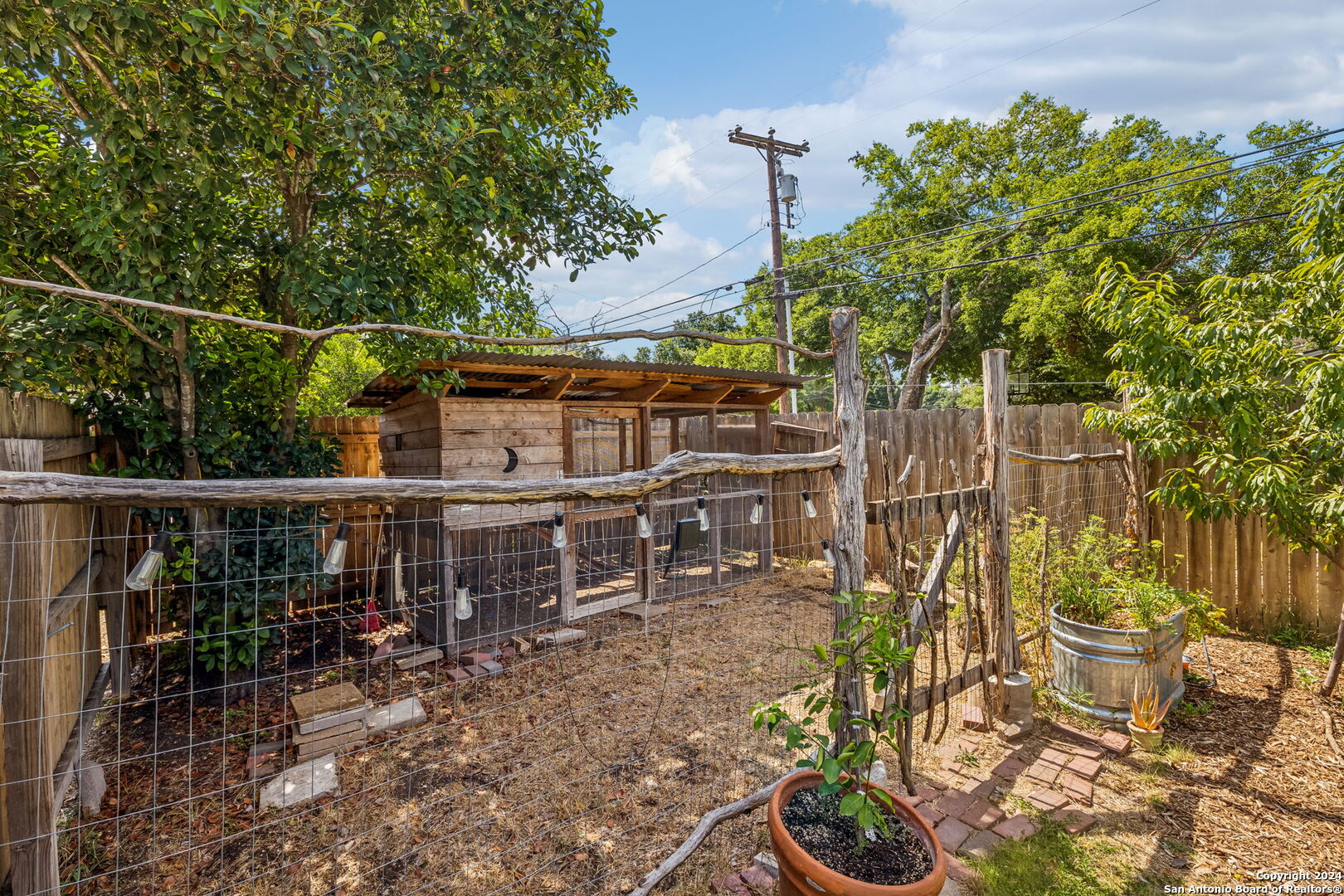 303 BREES BLVD