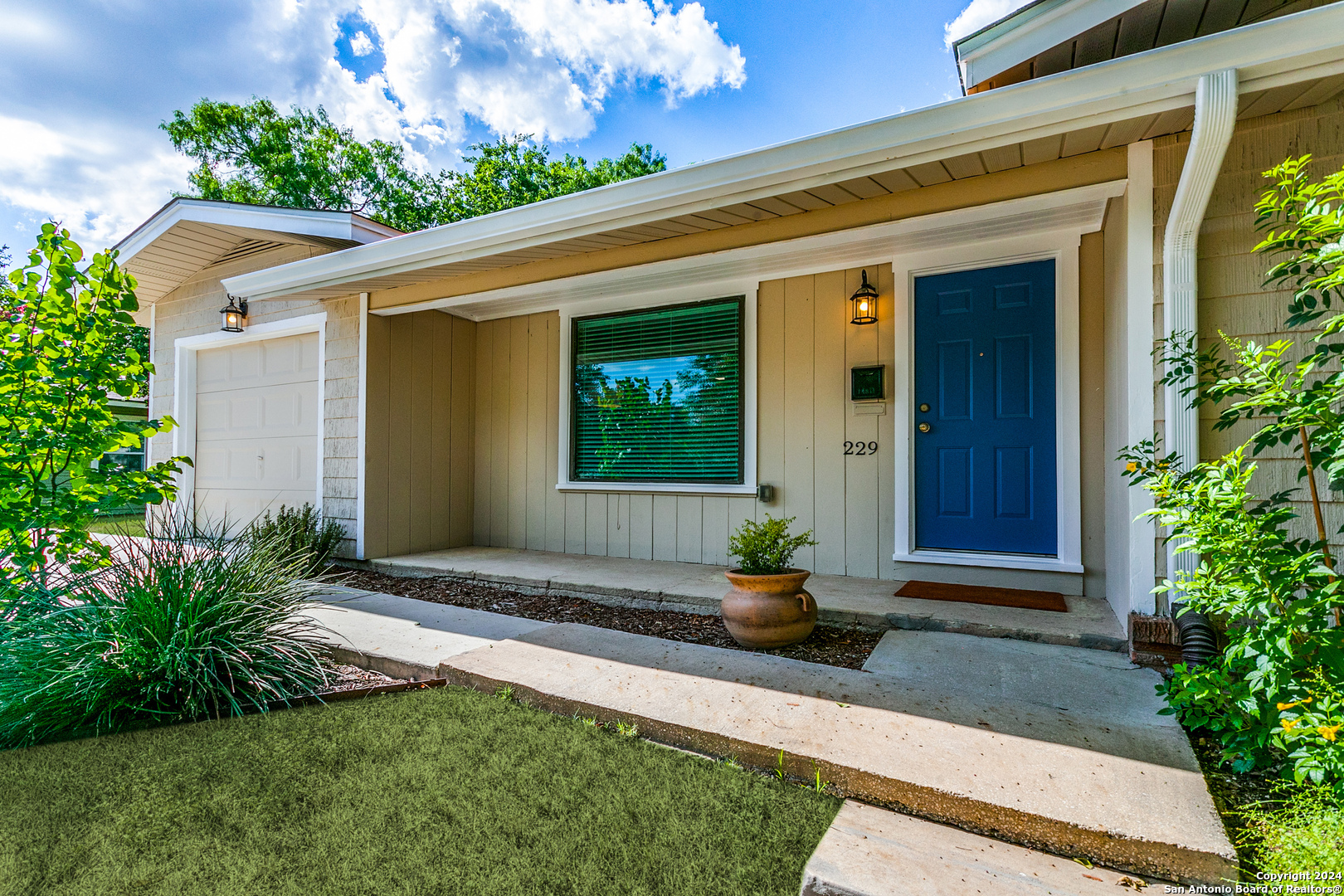 229 LYMAN DR