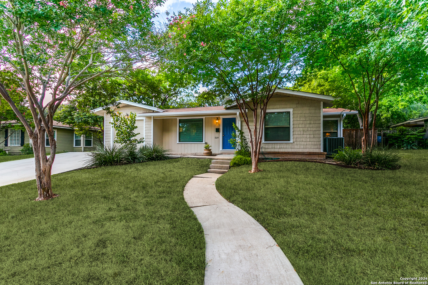 229 LYMAN DR