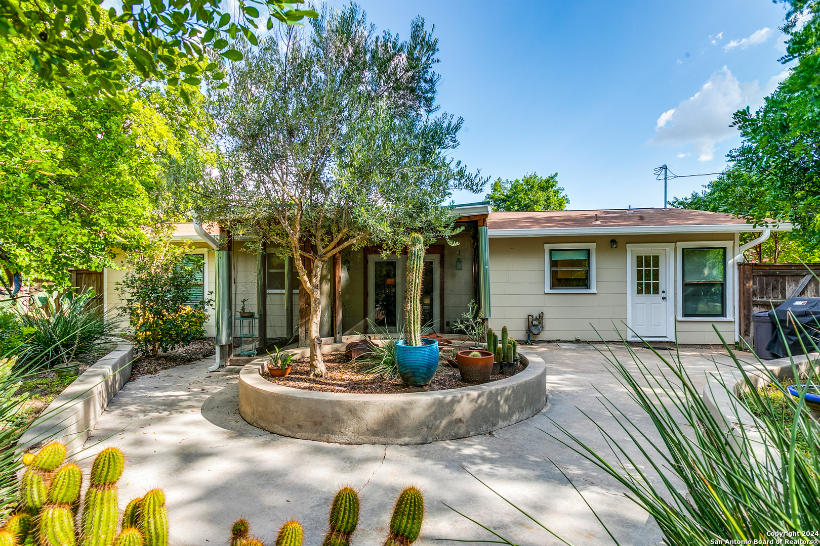 229 LYMAN DR