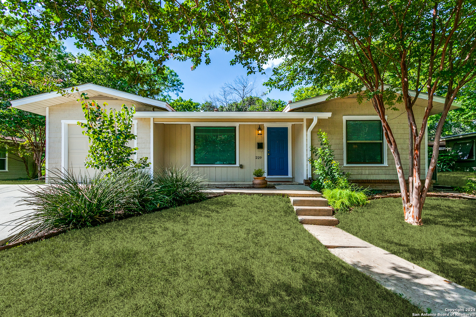 229 LYMAN DR