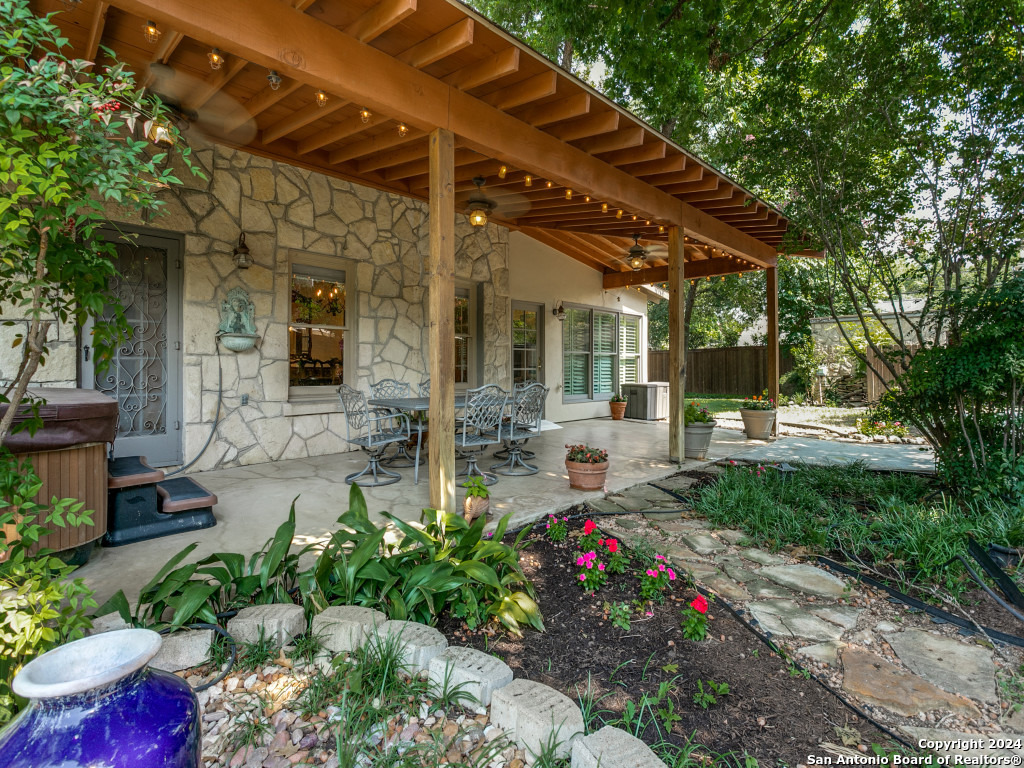 107 E MANDALAY DR