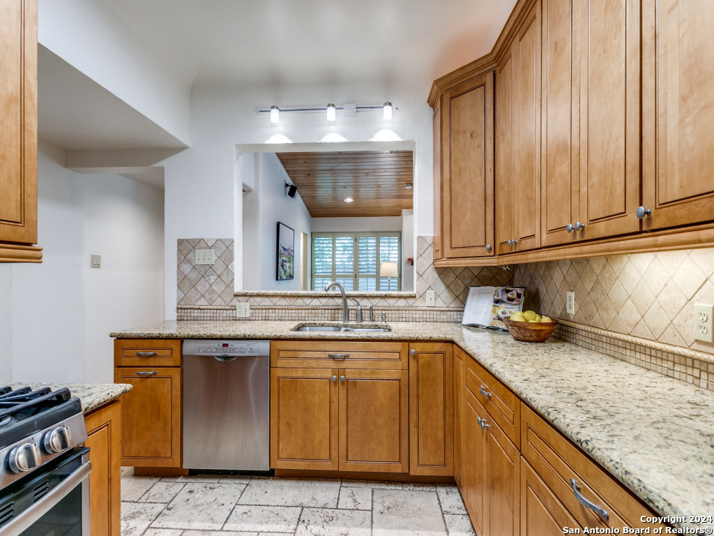 107 E MANDALAY DR