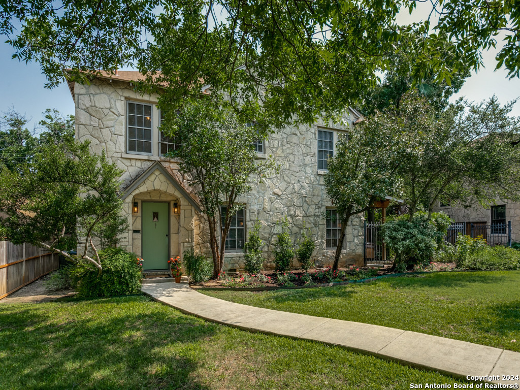 107 E MANDALAY DR