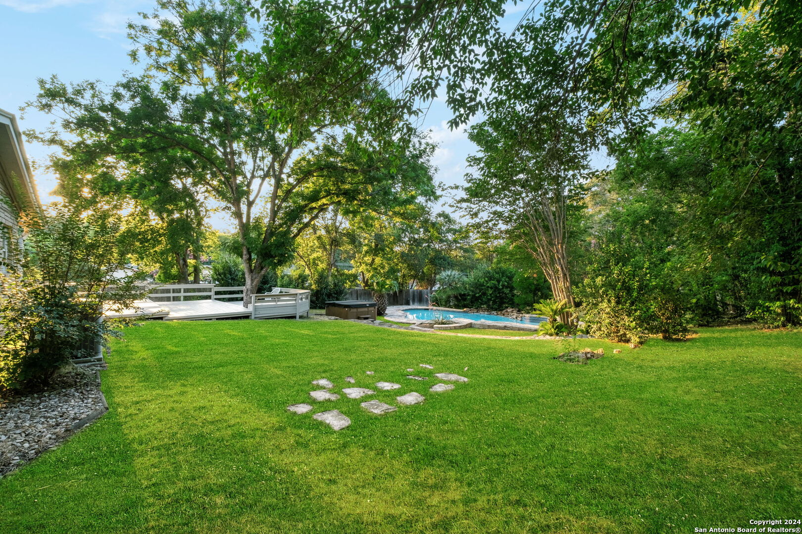 3203 ALBIN DR