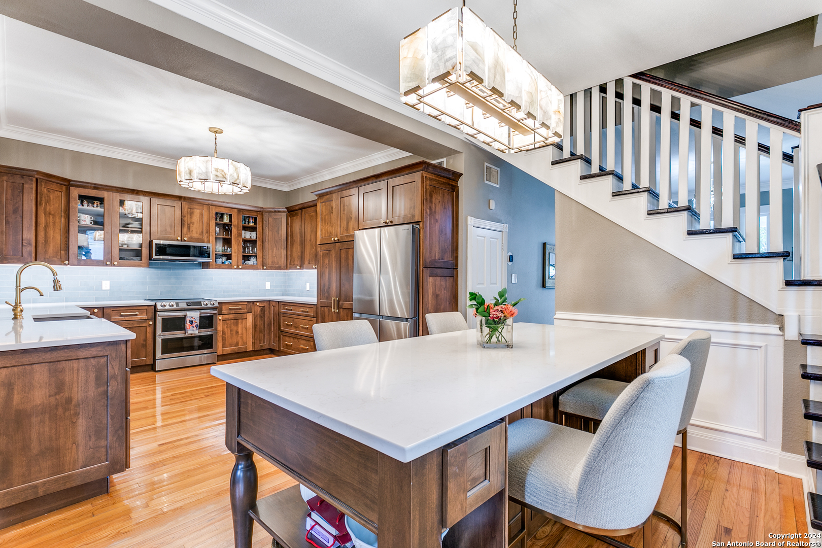 120 W MAGNOLIA AVE