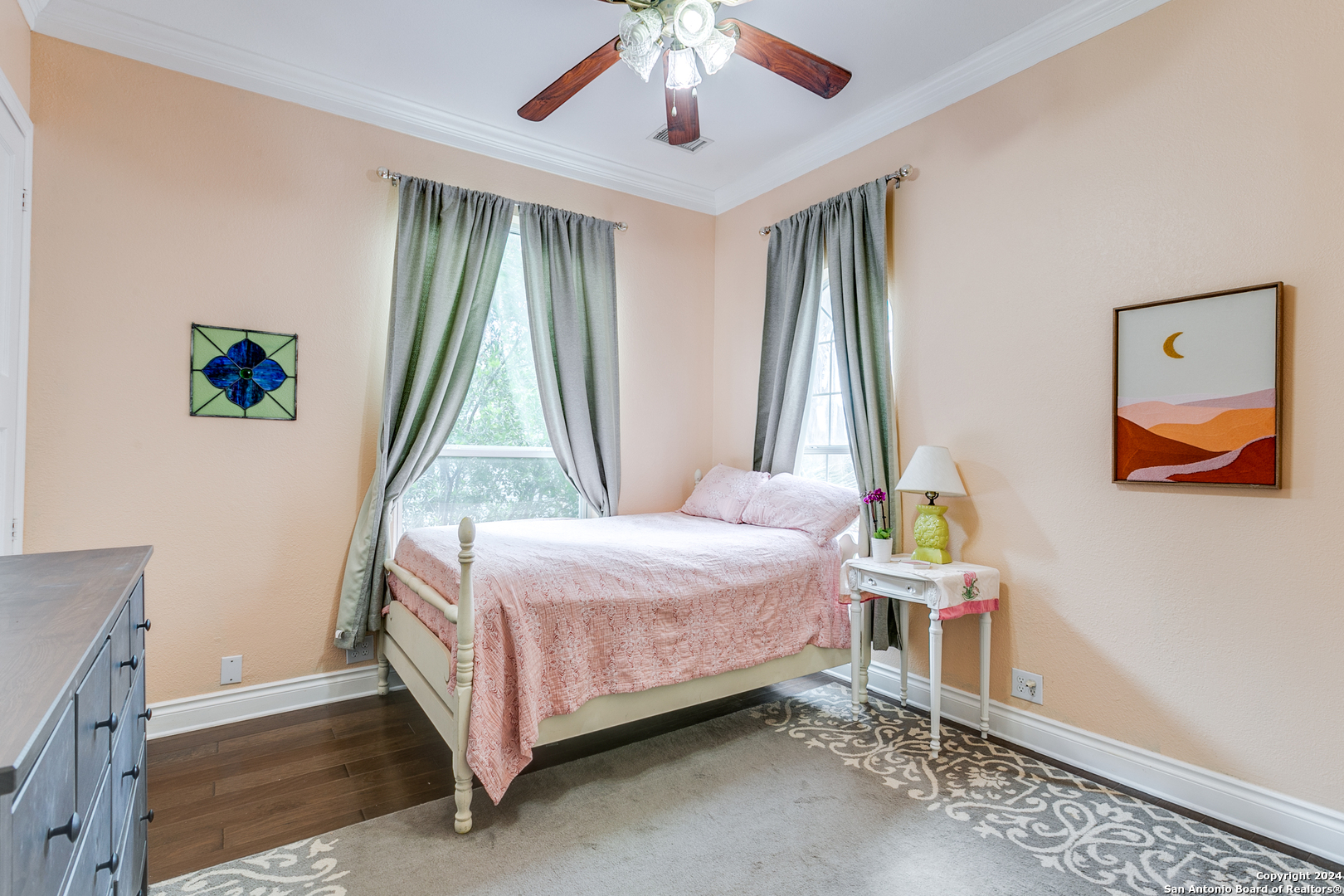 120 W MAGNOLIA AVE