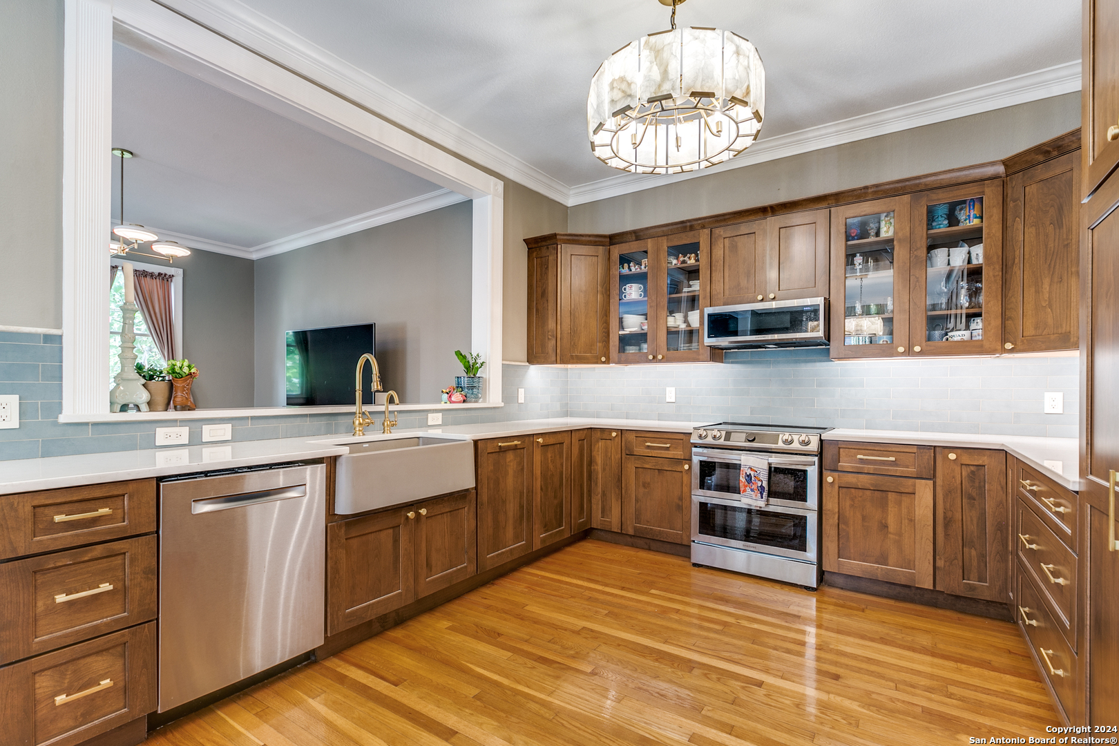 120 W MAGNOLIA AVE