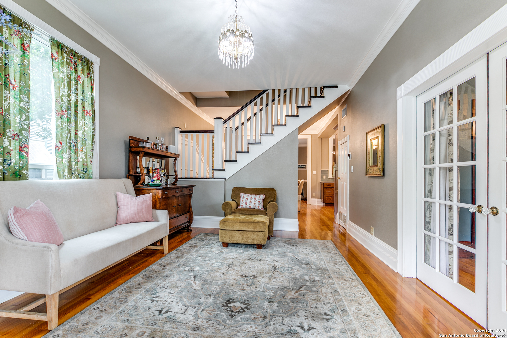 120 W MAGNOLIA AVE