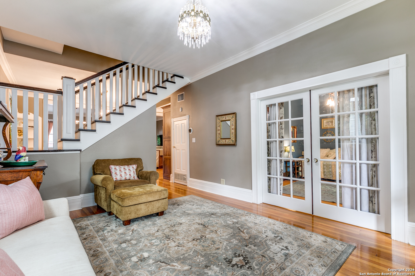 120 W MAGNOLIA AVE