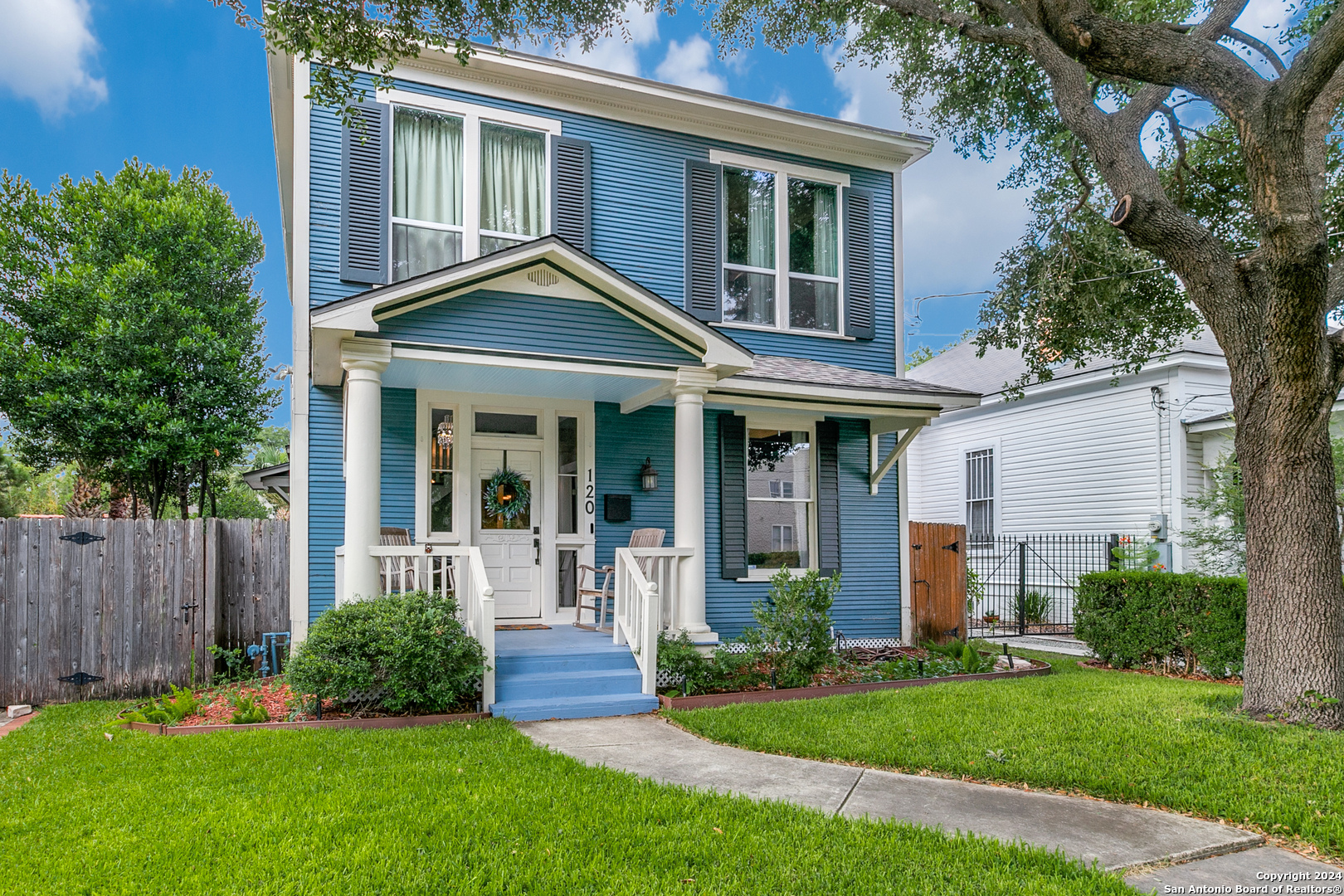 120 W MAGNOLIA AVE