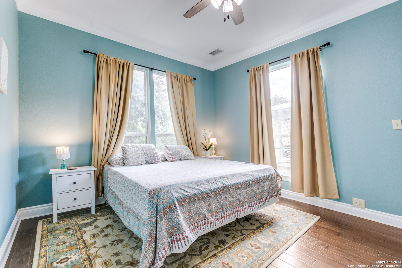 120 W MAGNOLIA AVE