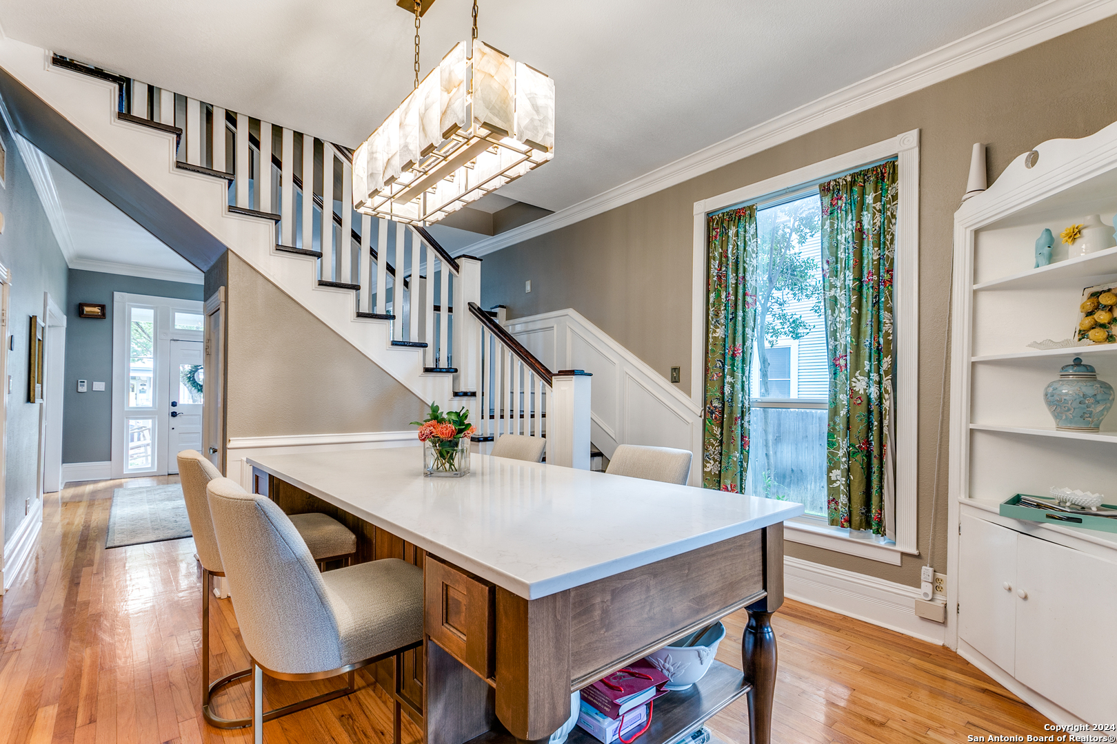 120 W MAGNOLIA AVE
