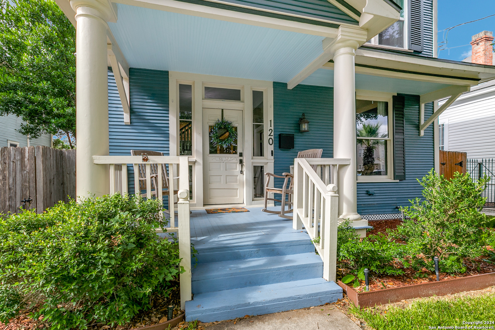 120 W MAGNOLIA AVE