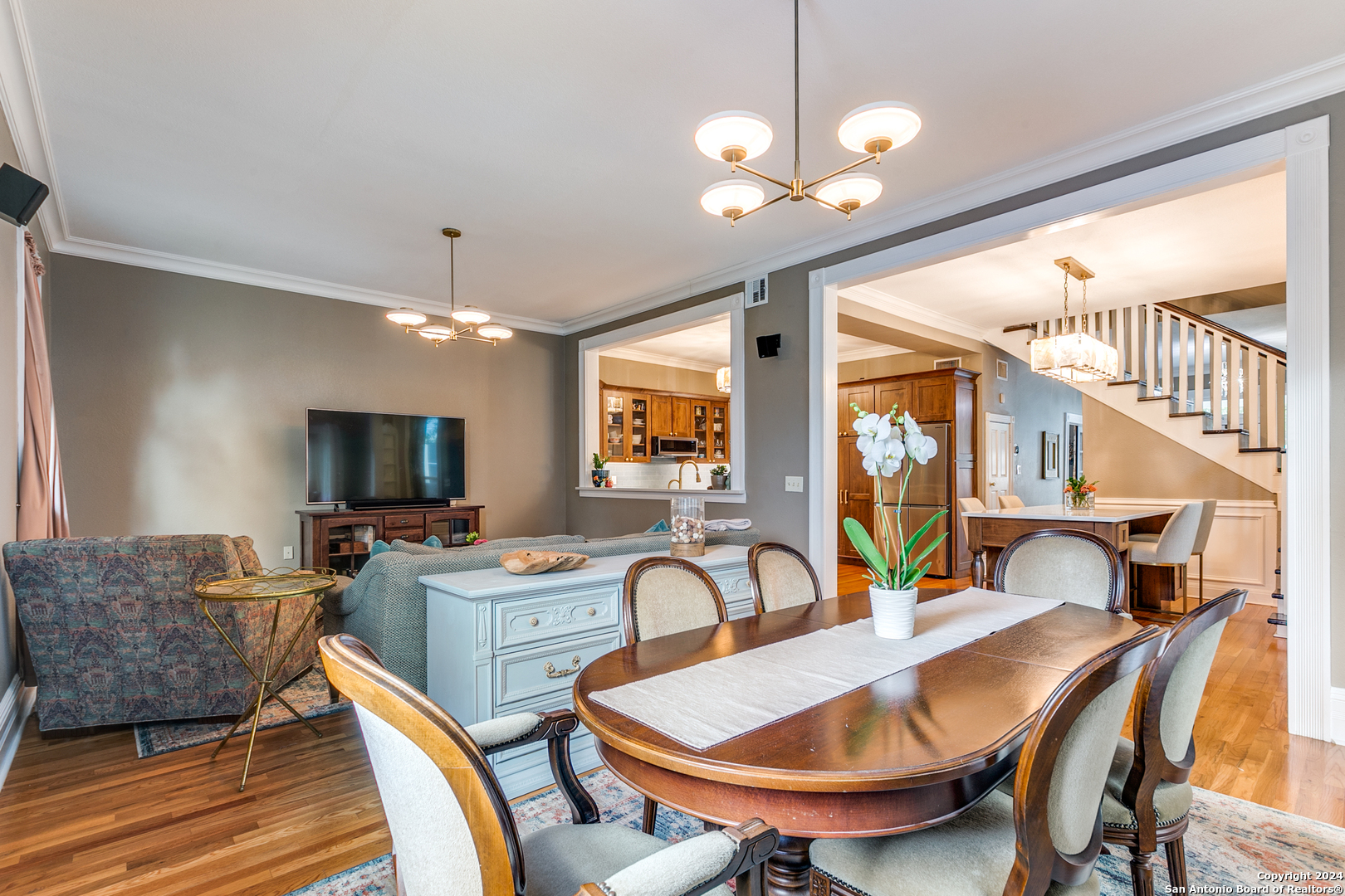 120 W MAGNOLIA AVE