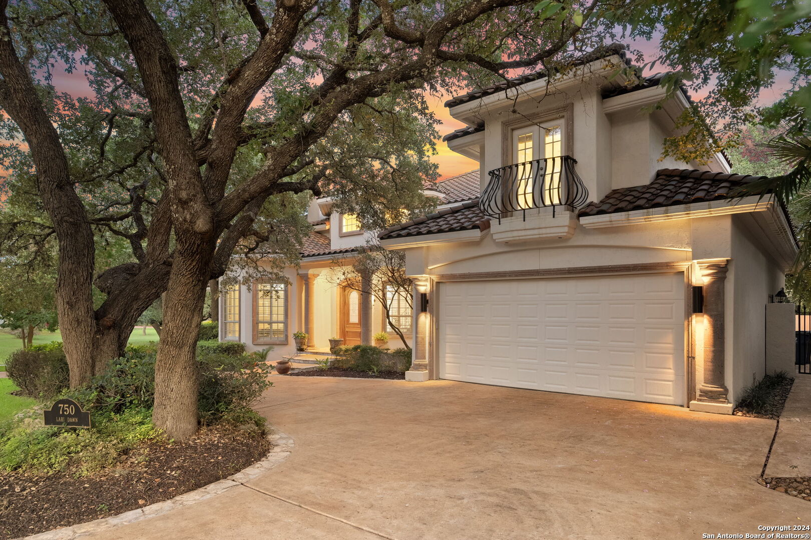 750 LARI DAWN