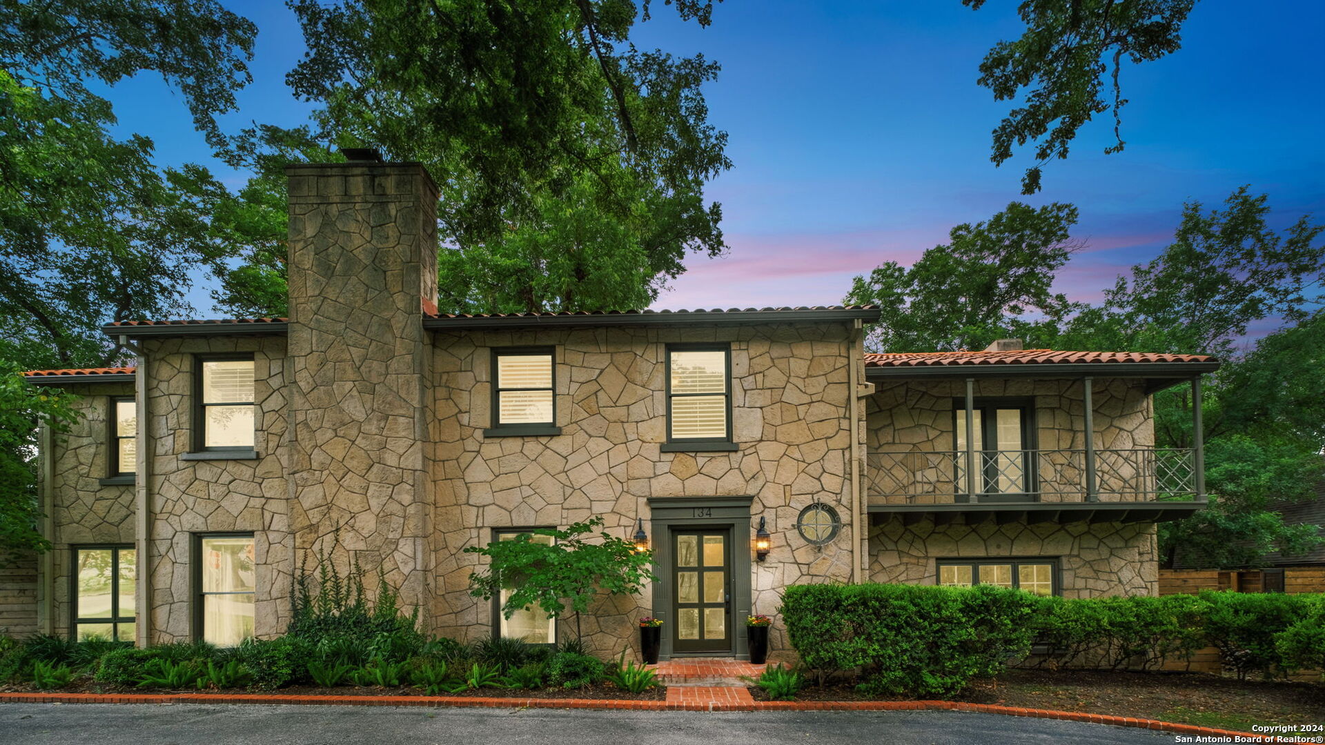 134 E Hermosa Dr