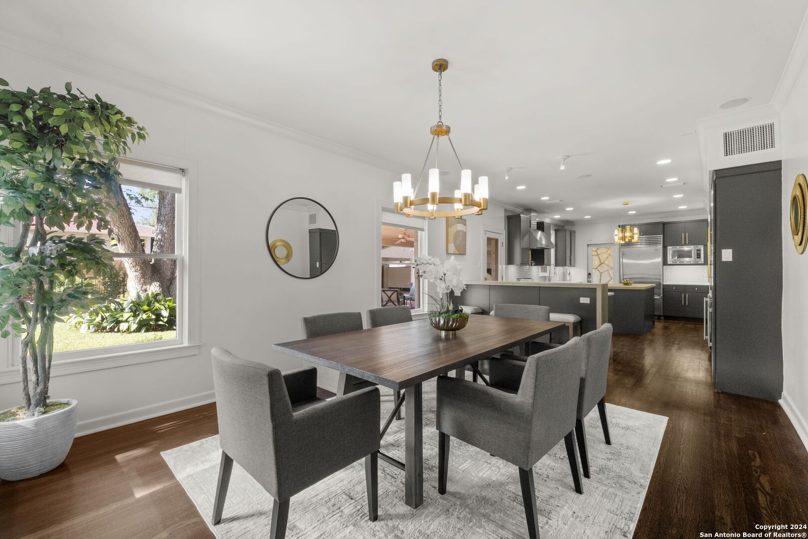 134 E Hermosa Dr