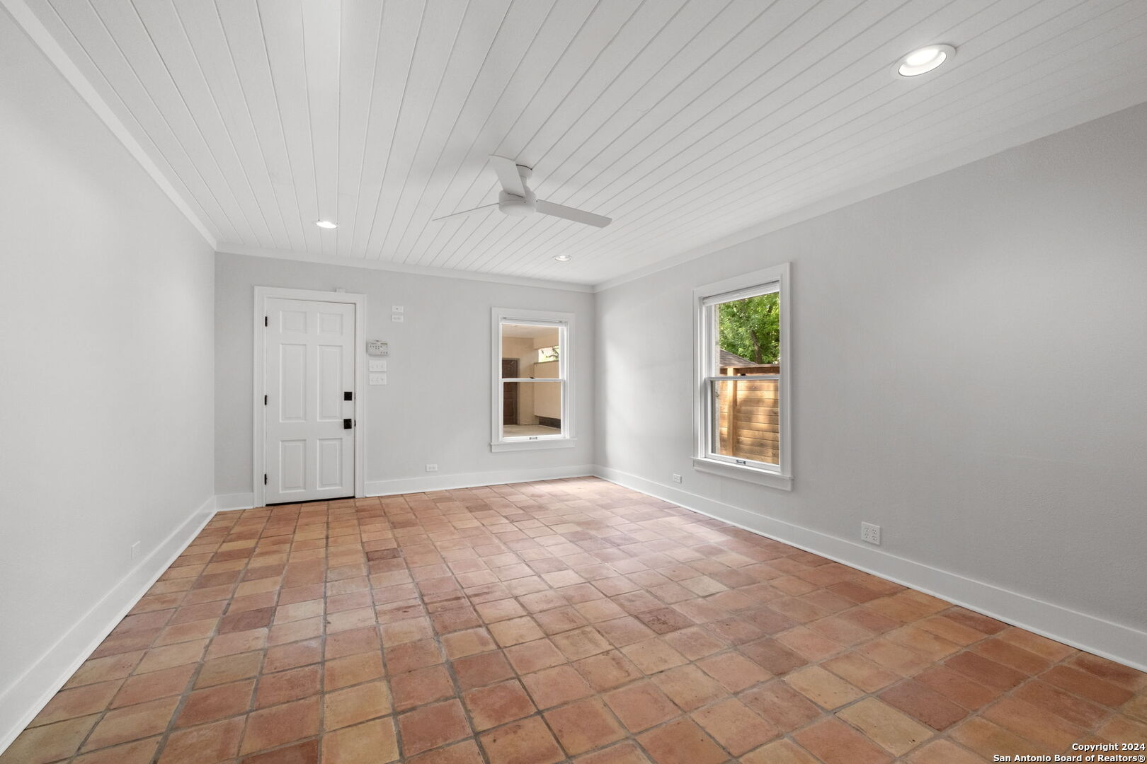 134 E Hermosa Dr