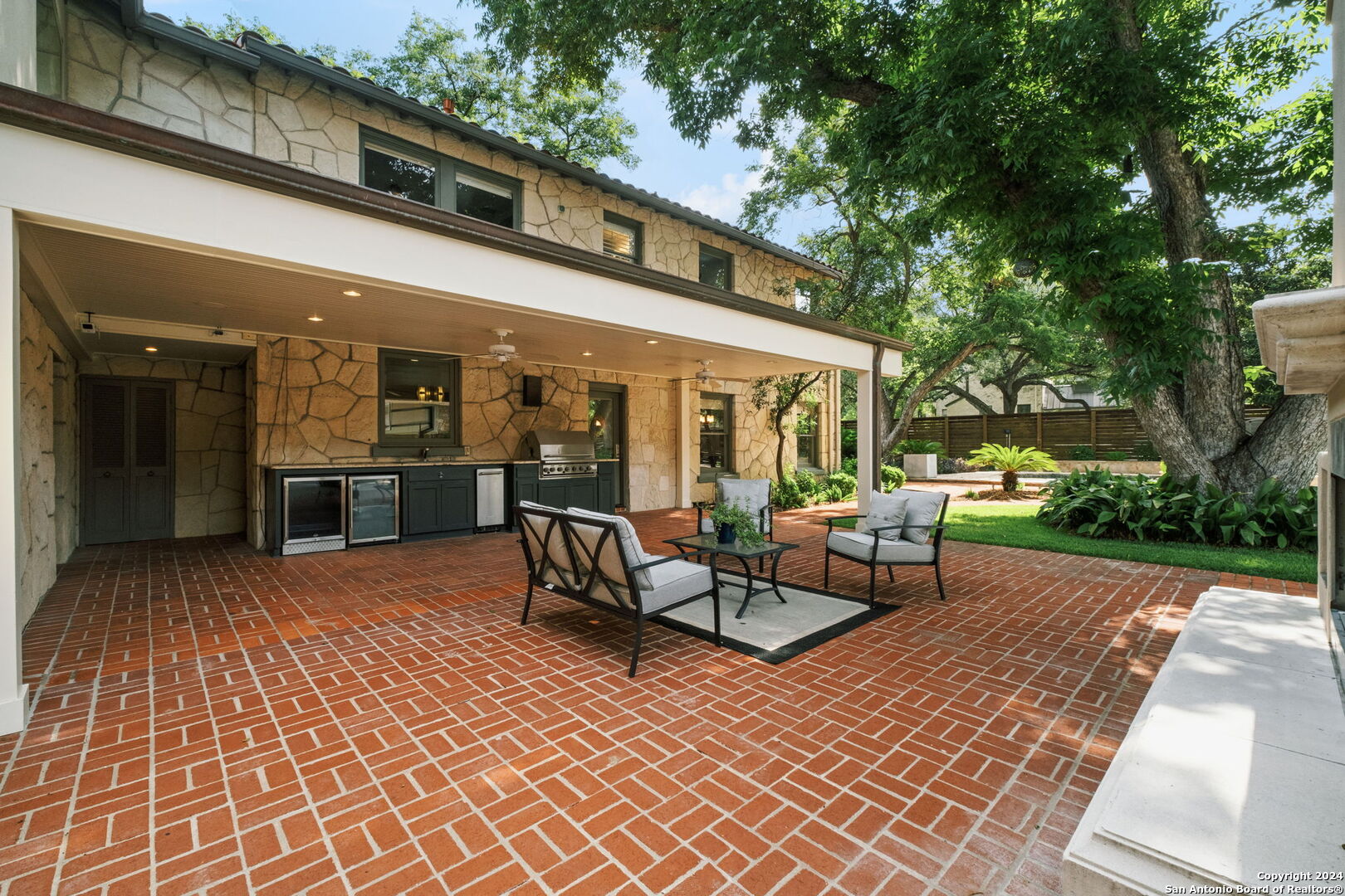 134 E Hermosa Dr