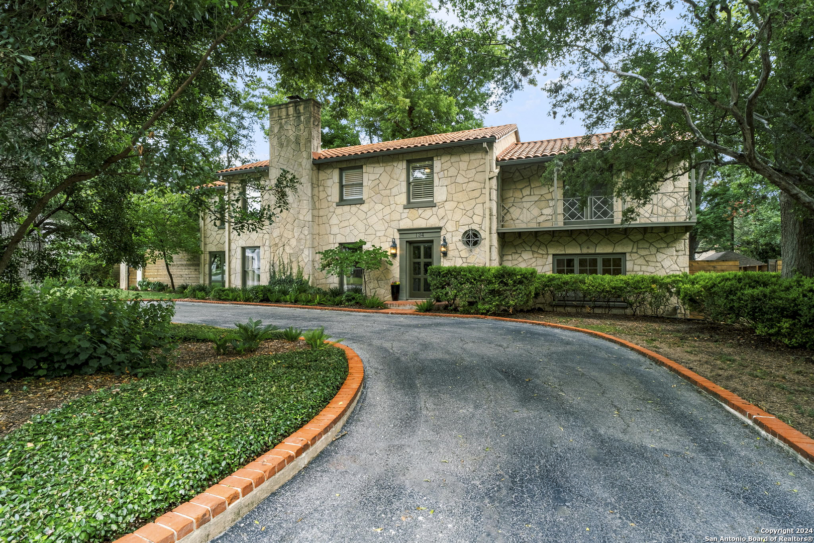 134 E Hermosa Dr