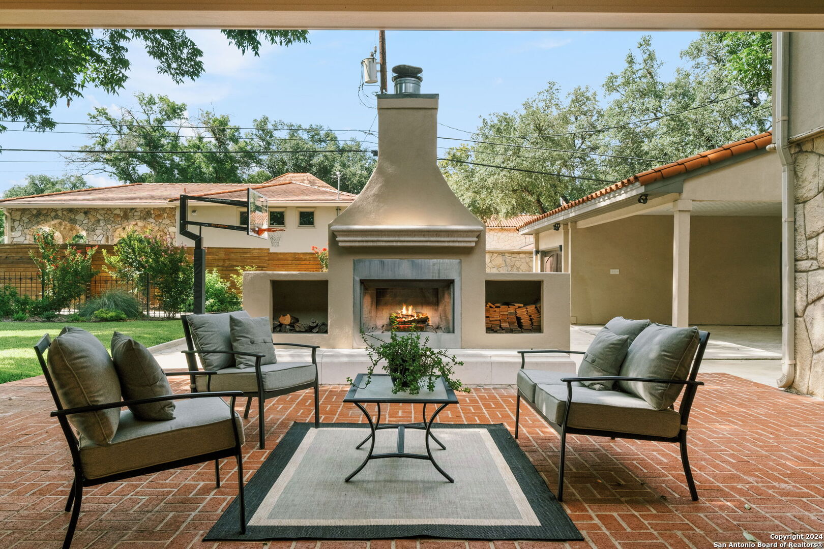 134 E Hermosa Dr
