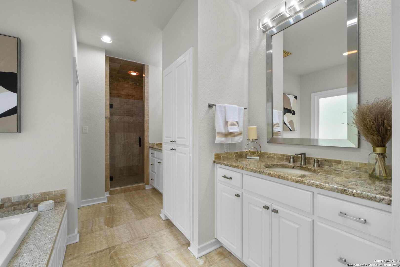134 E Hermosa Dr