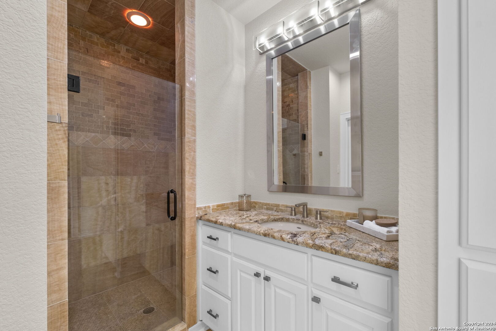 134 E Hermosa Dr