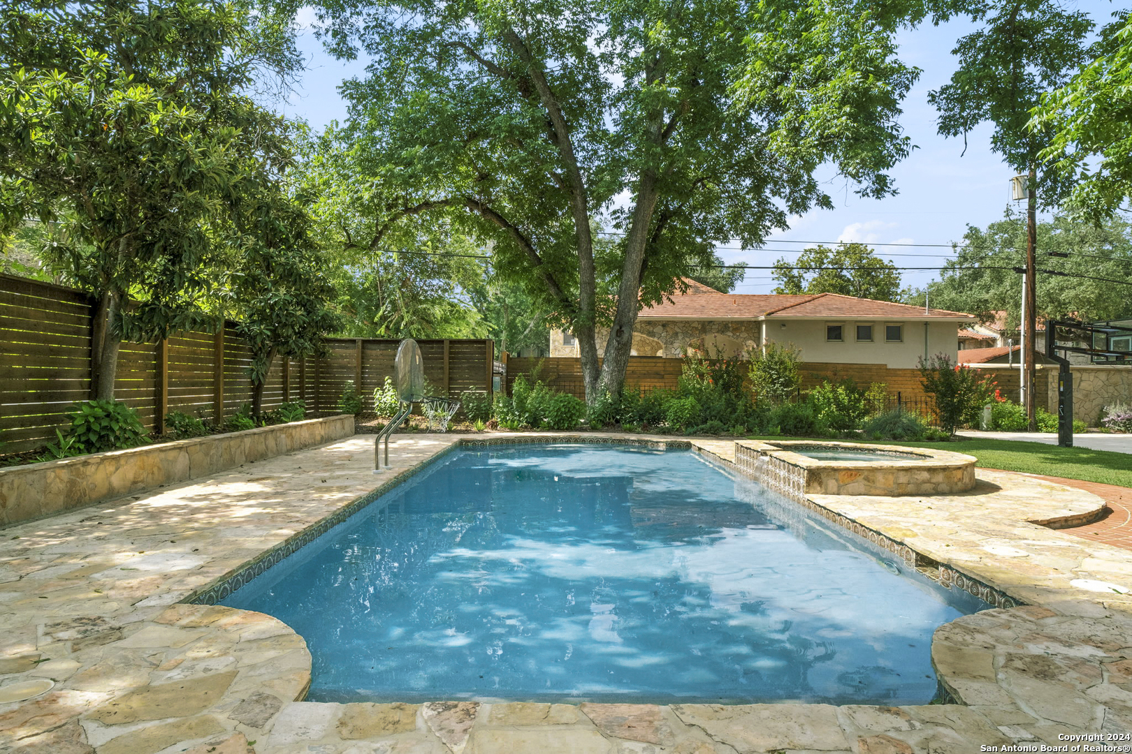134 E Hermosa Dr