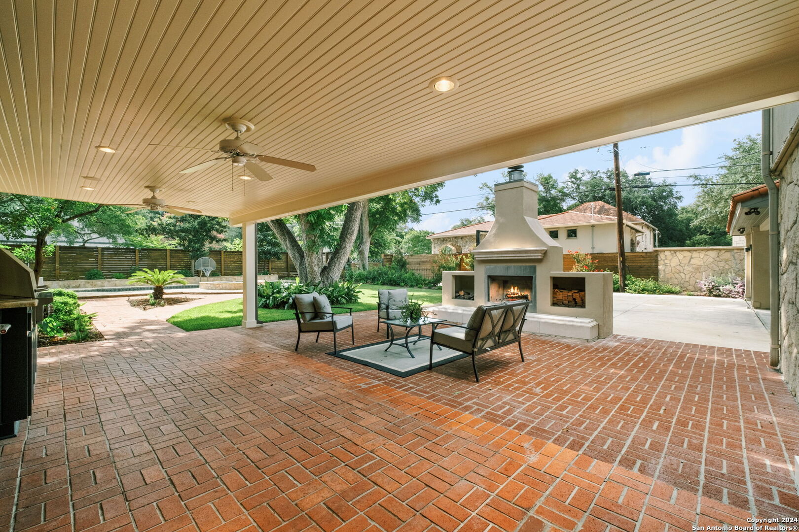 134 E Hermosa Dr