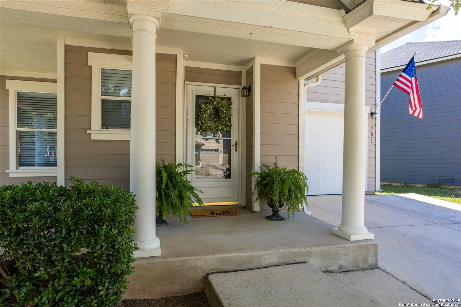 306 Hampton Cv