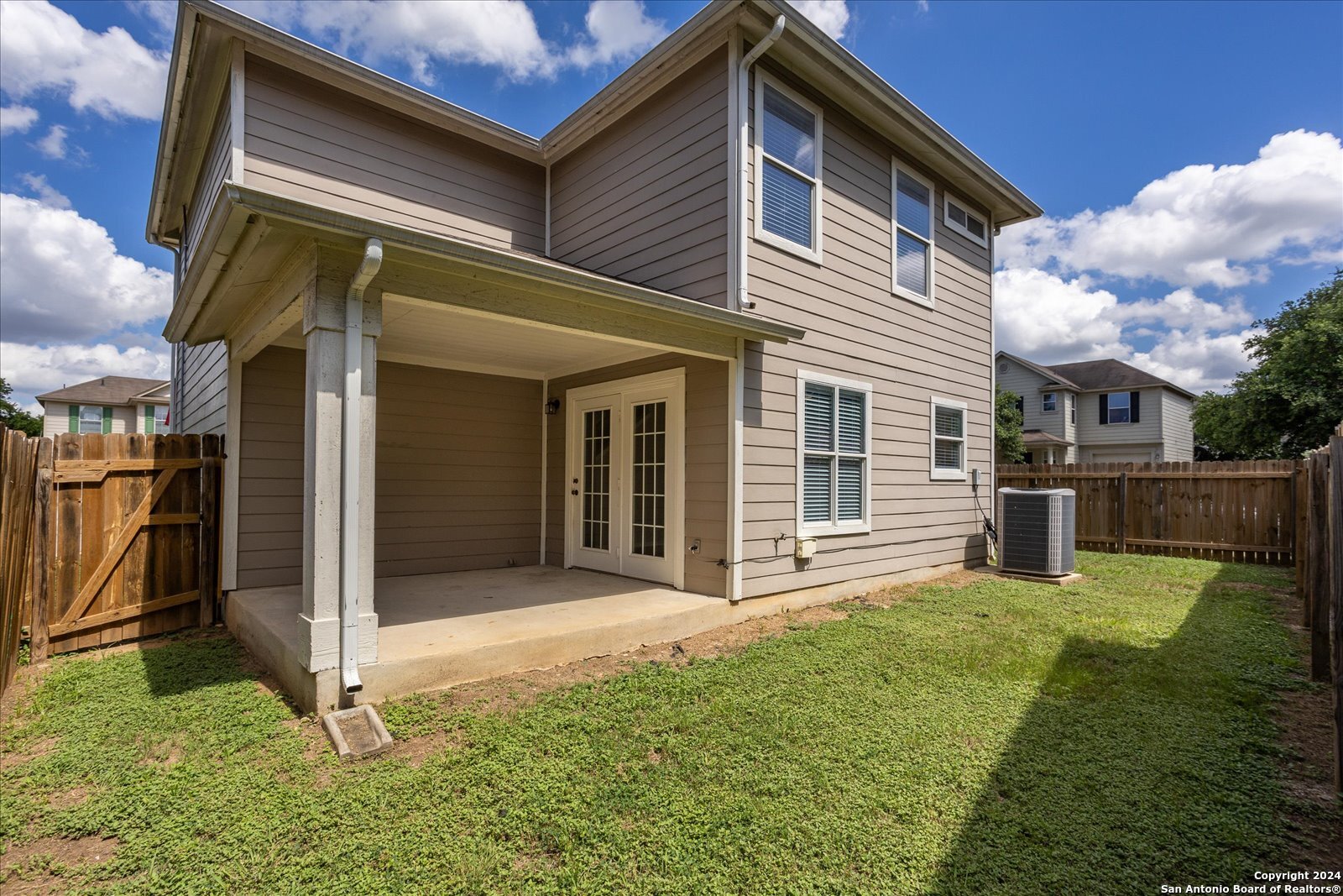 306 Hampton Cv