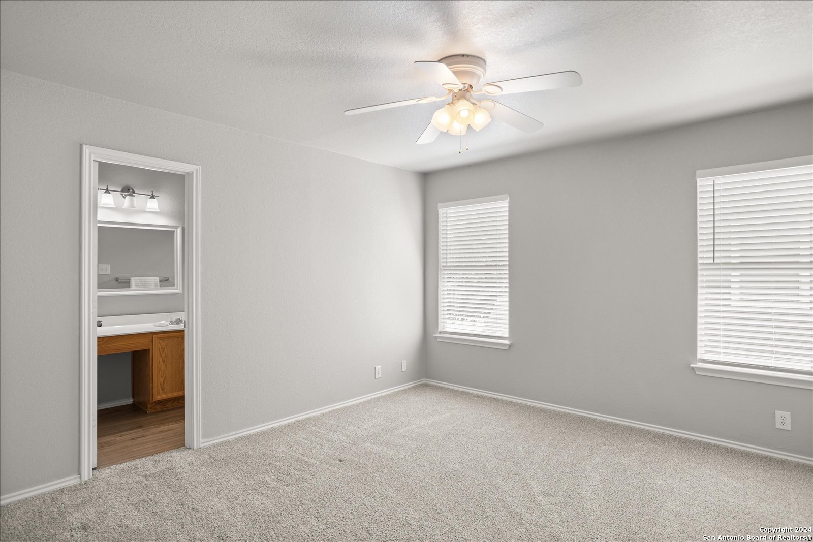 306 Hampton Cv