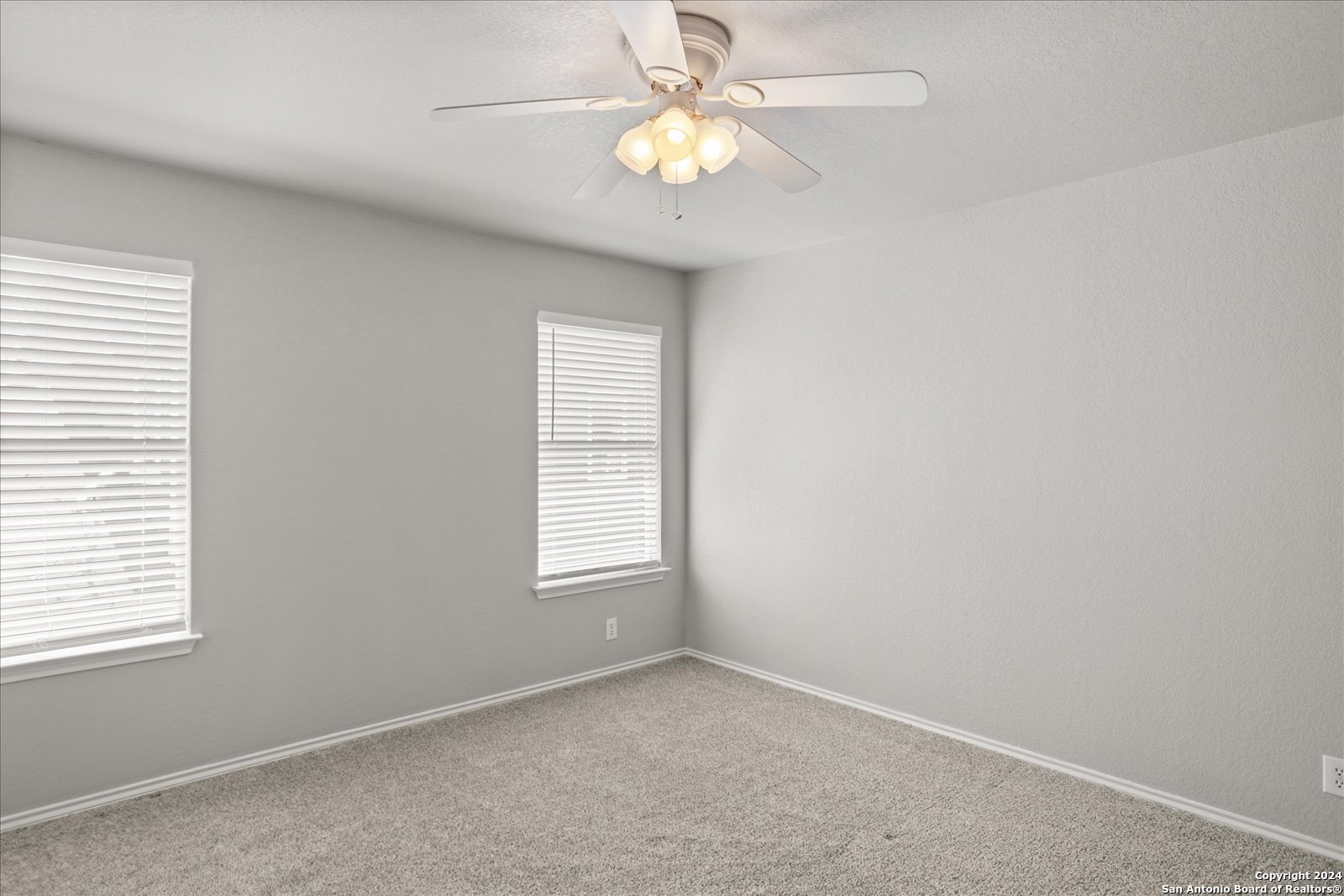 306 Hampton Cv