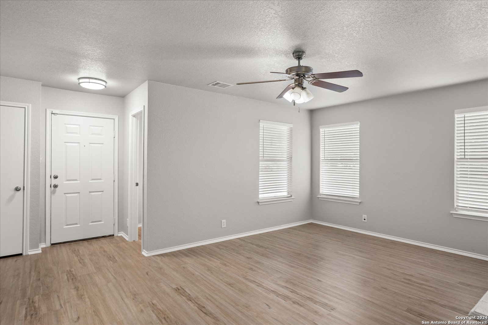 306 Hampton Cv