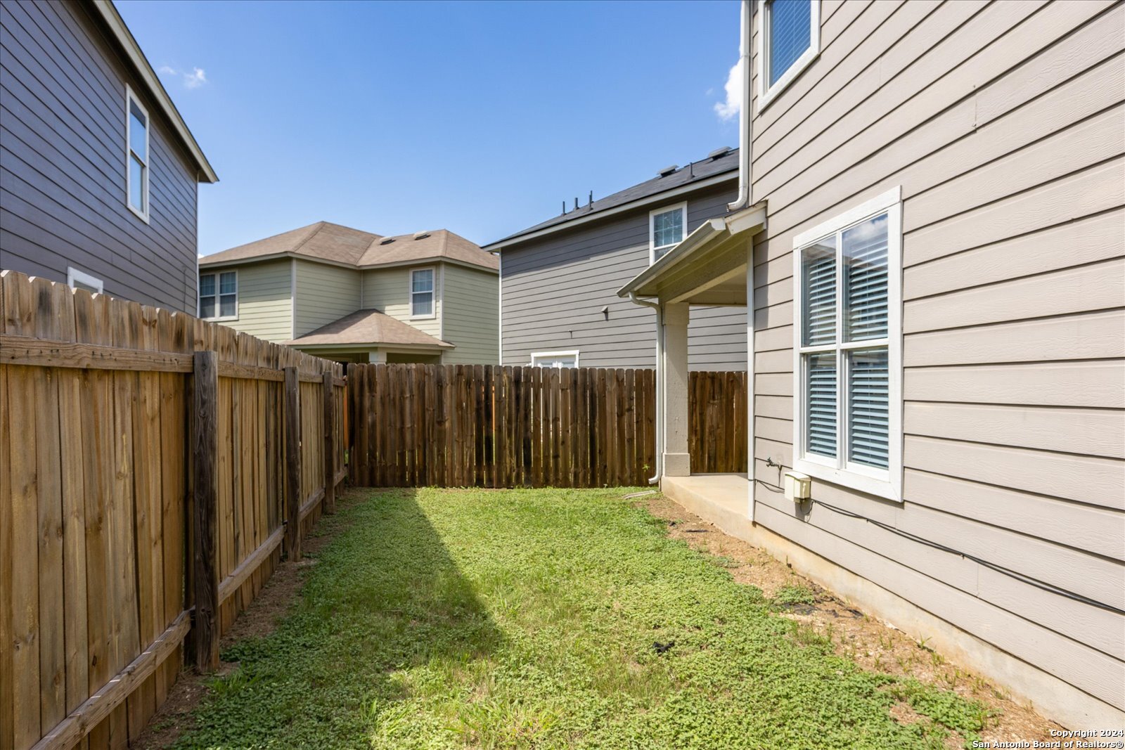 306 Hampton Cv